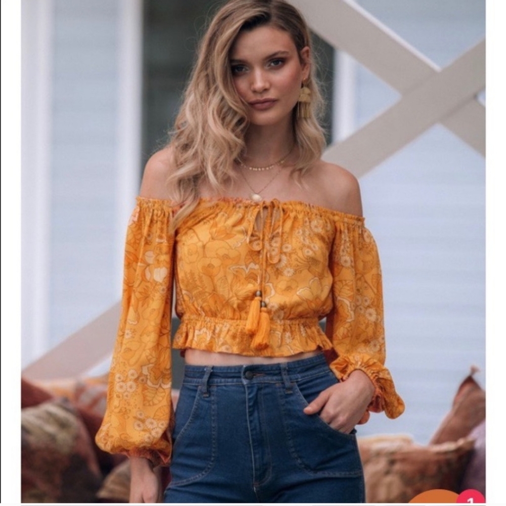 Nine Lives Bazaar Fleetwood Top